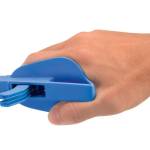 Mit Daumenablage: Das Handgelenk ist stabiler, man hat mehr Kraft